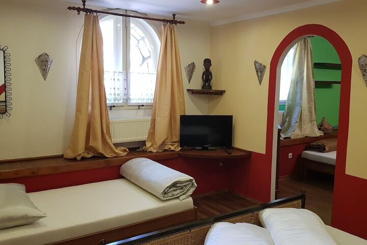 Room 9 of 121