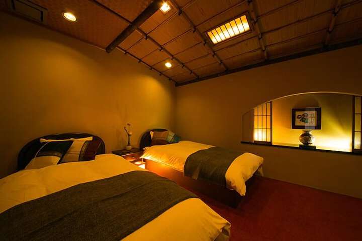 Room 4 of 37