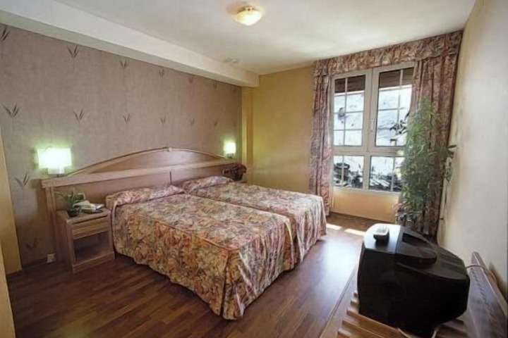 Room 26 of 63