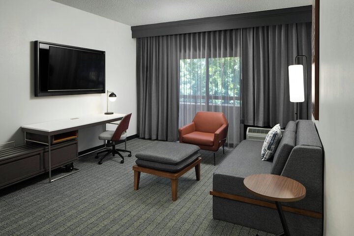 Room 14 of 33