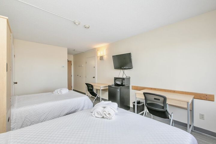 Room 4 of 13