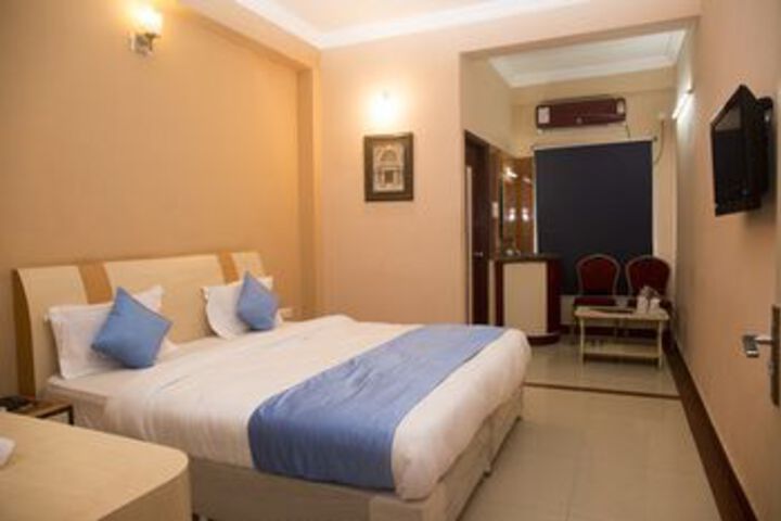 Room 12 of 21