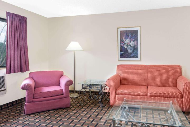 1 Queen Bed (2 of 15)