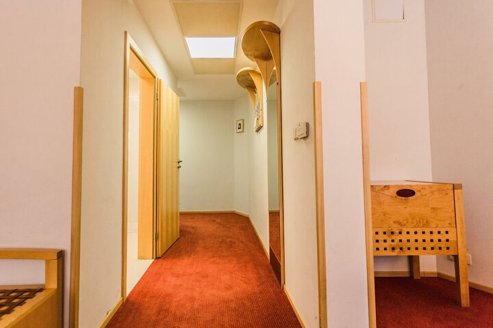 Room 37 of 102