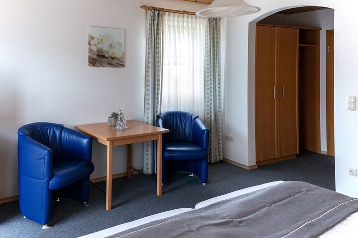 Room 13 of 37