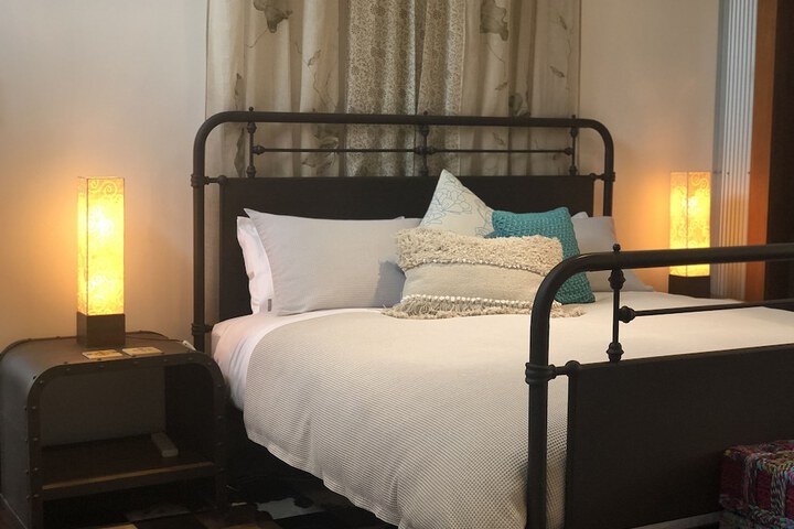 Room 6 of 63