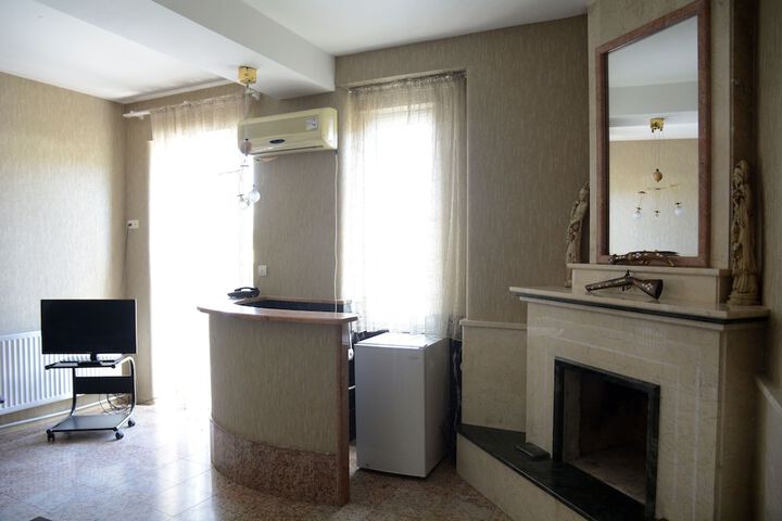 Room 15 of 18