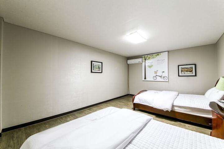 Room 33 of 95