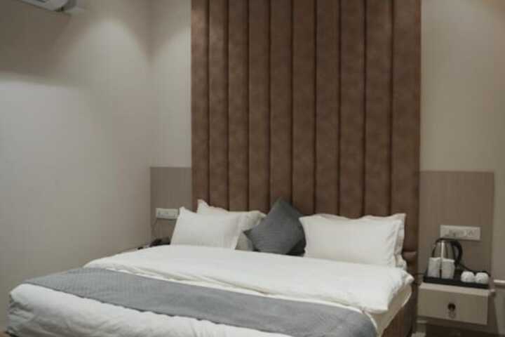 Room 6 of 24