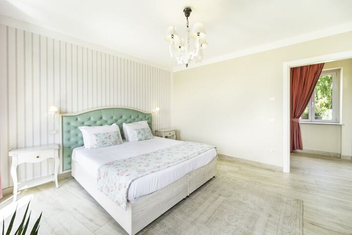 Room 40 of 161