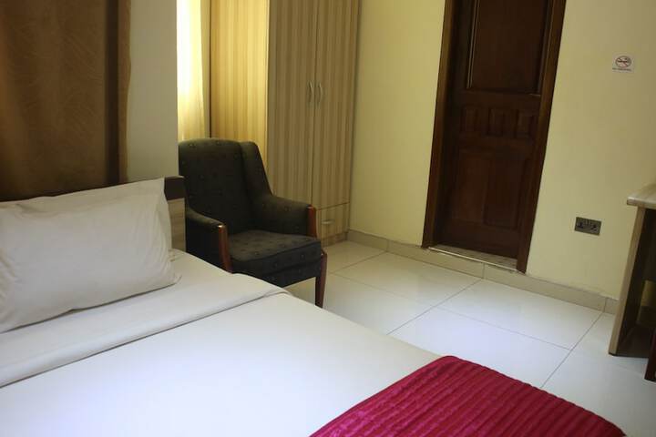 Room 11 of 37