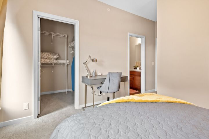 Room 19 of 108