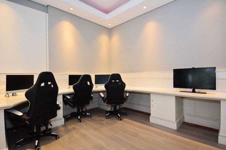 Business Center 52 of 66