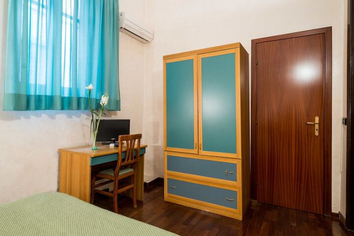 Room 16 of 36