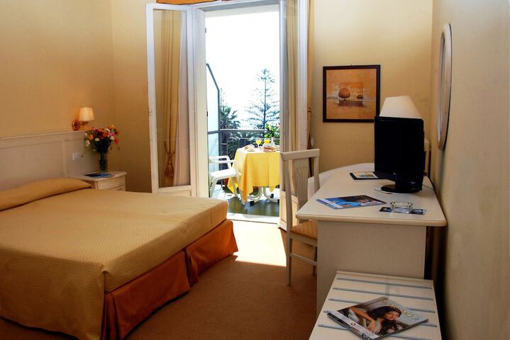 Room 4 of 71