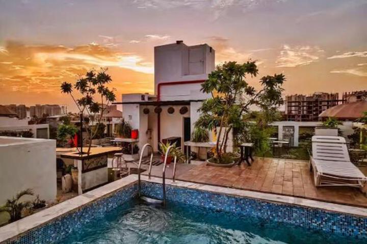 Hotel Sahib’s Lighthouse -Family & Corporate hotel