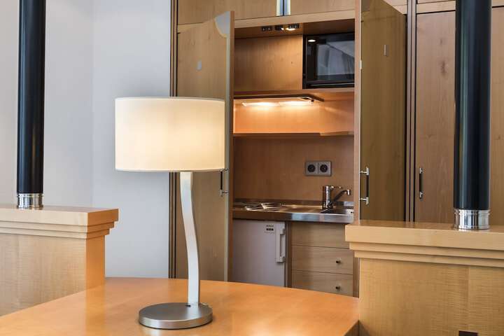 Room 10 of 102