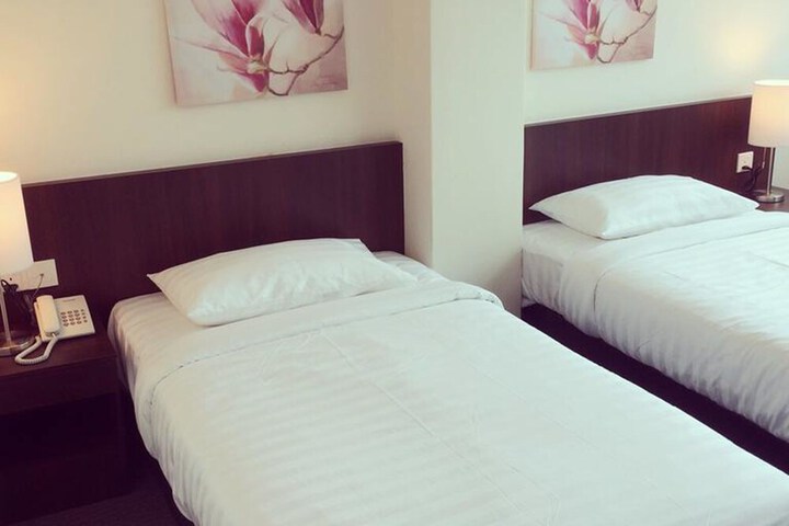 Room 5 of 34