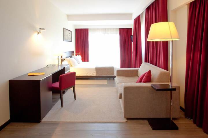 Room 12 of 38