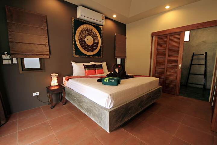Room 3 of 85