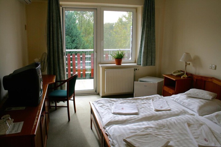 Room 11 of 30