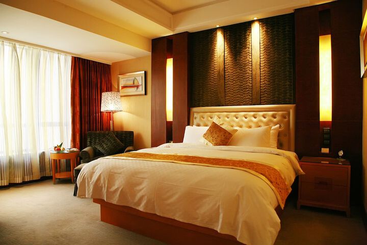 Room 10 of 38