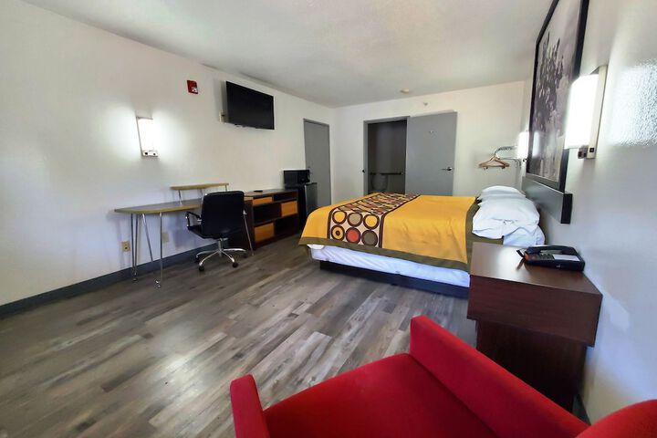 1 King Bed (7 of 11)