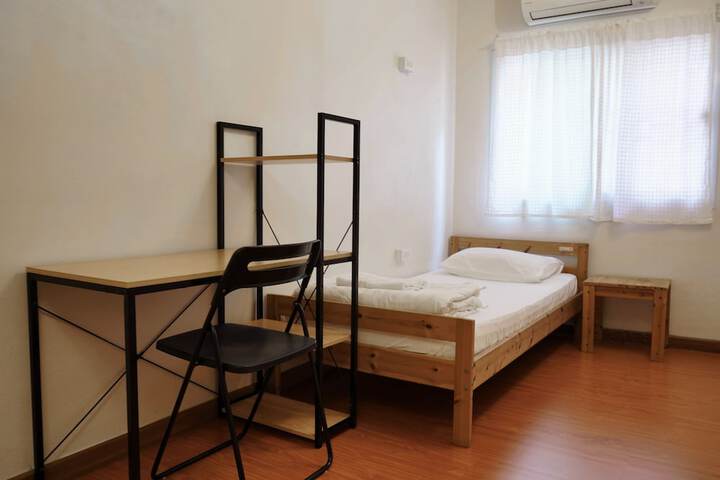 Room 18 of 29