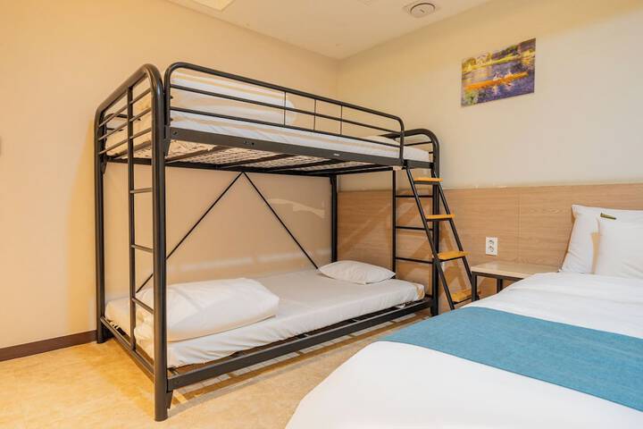 Room 35 of 85