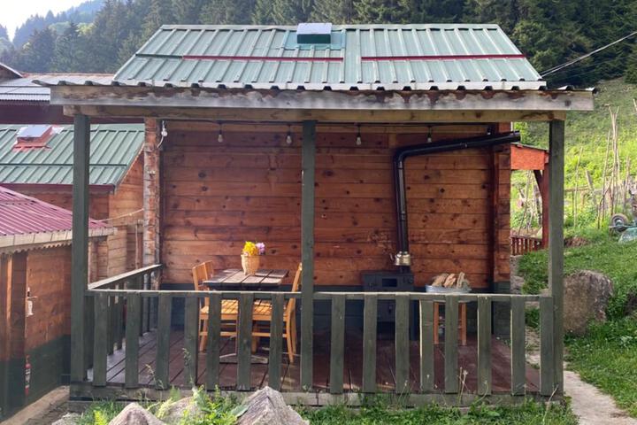 PILITA BUNGALOV