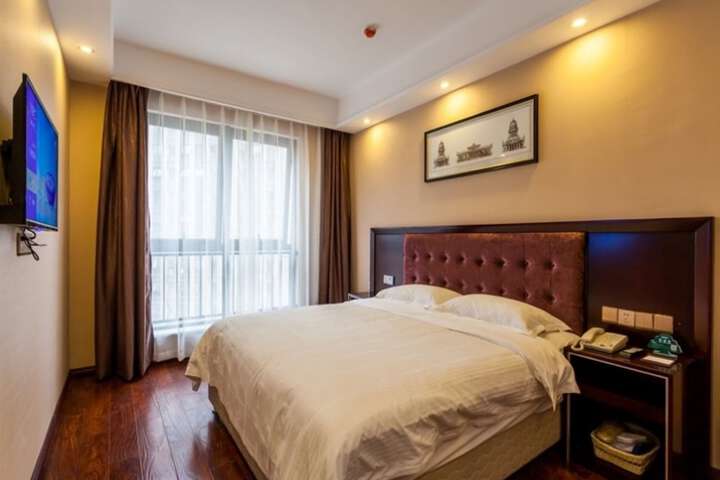 Room 5 of 40