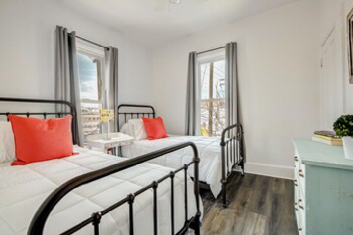 Room 100 of 109
