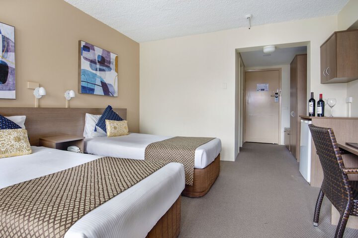 Room 14 of 38