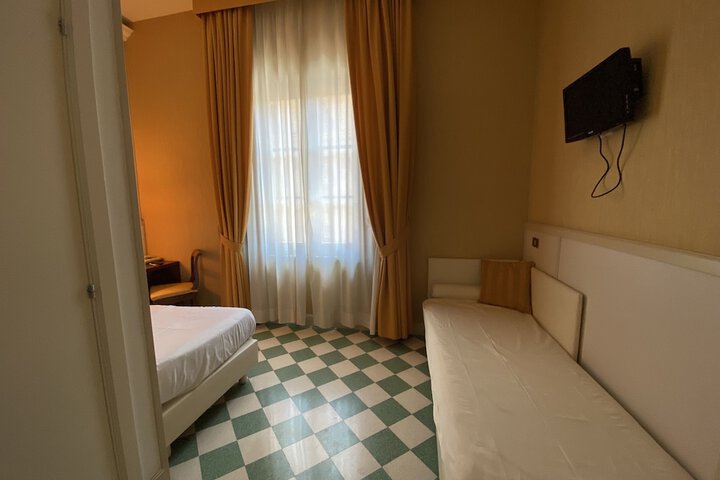 Room 21 of 180