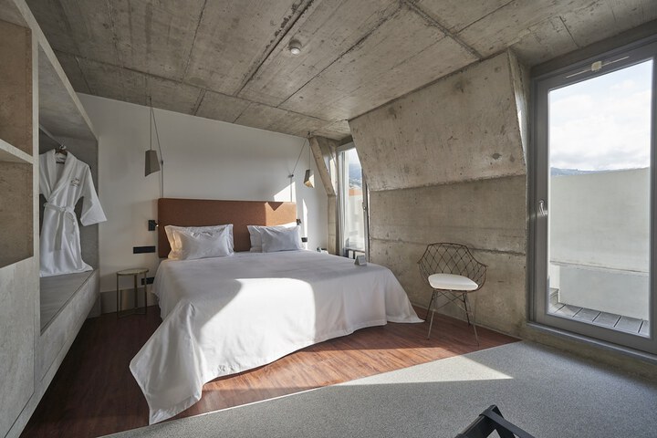 Room 3 of 40