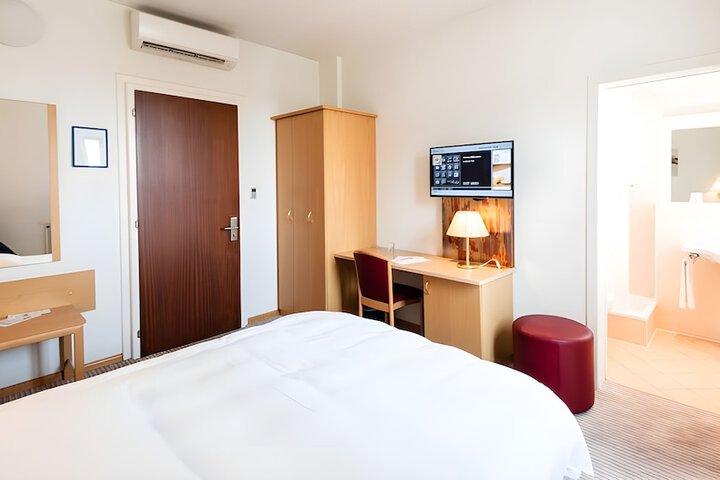 Room 31 of 52