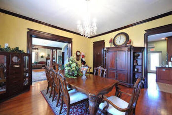 Dining 16 of 67