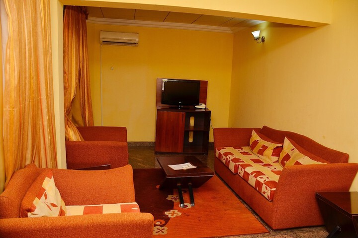 Room 27 of 94