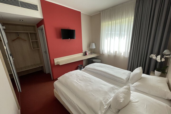 Room 7 of 41