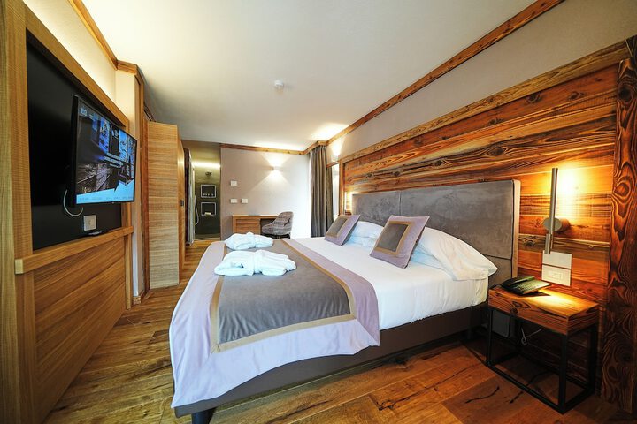 Room 25 of 176