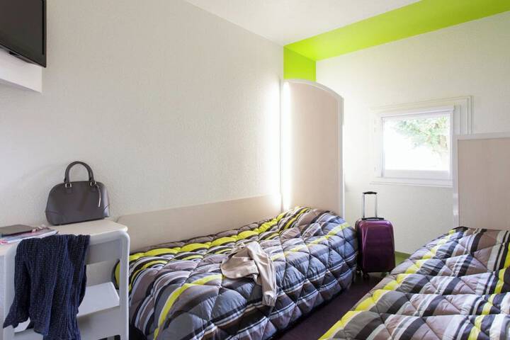 Room 9 of 14