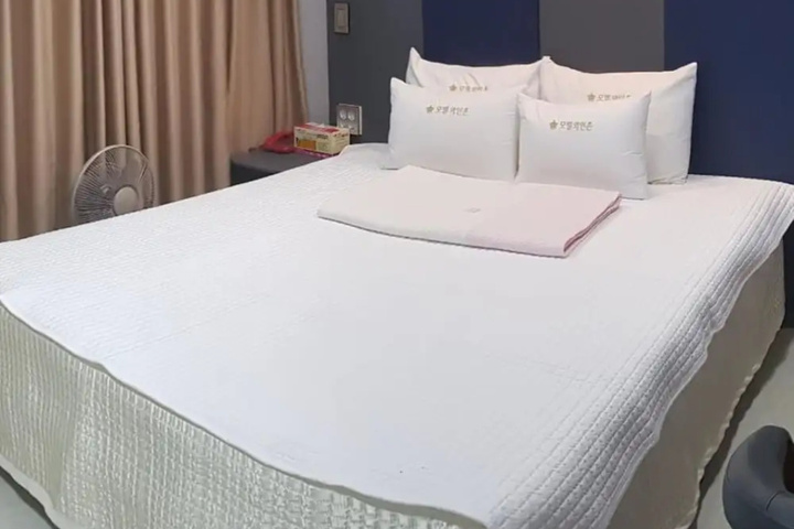 Room 4 of 15