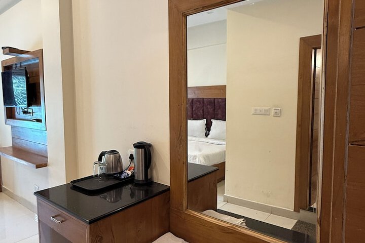 Room 8 of 42