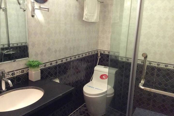 Room 7 of 13