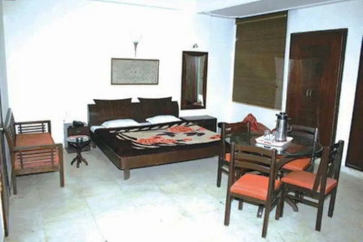 Room 2 of 3