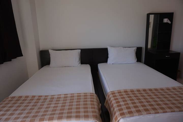 Room 10 of 25