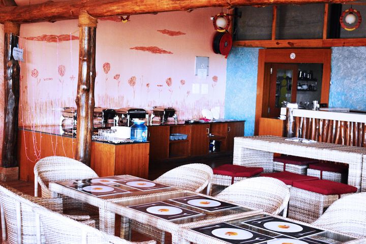 Dining 17 of 21