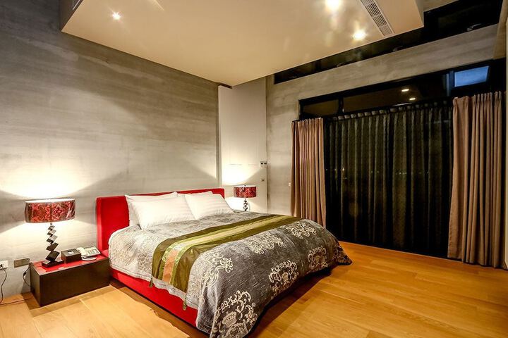 Room 13 of 43