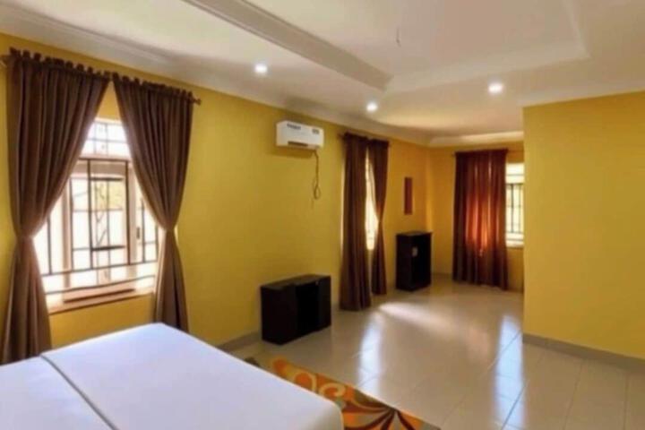 Room 34 of 39
