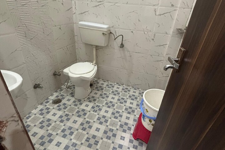 Room 27 of 28